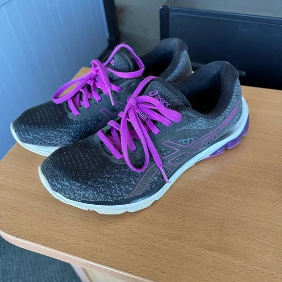 ASICS Athletic Shoes/Runners - Picture 4 of 9